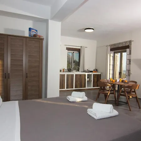 Lithorama Mani - First Floor