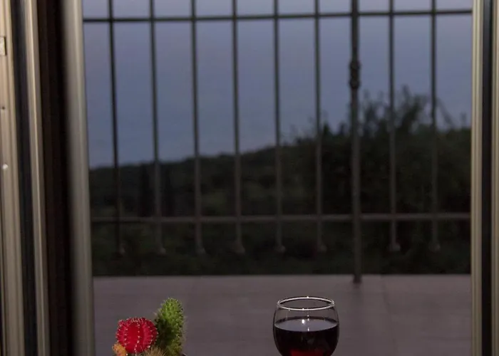 Lithorama Mani - First Floor