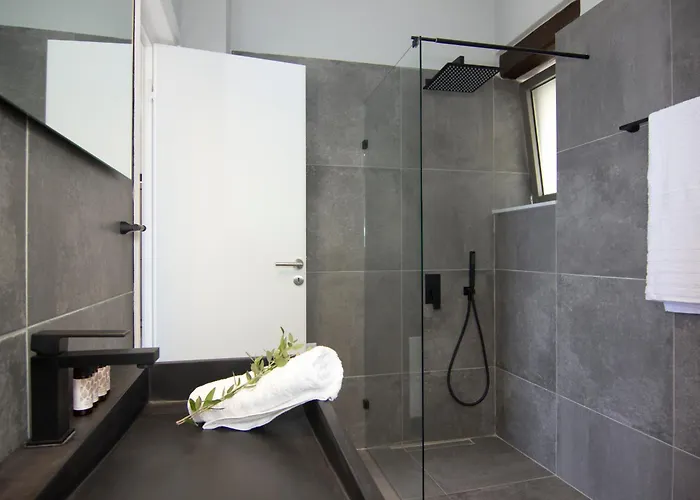 Lithorama Mani - First Floor *