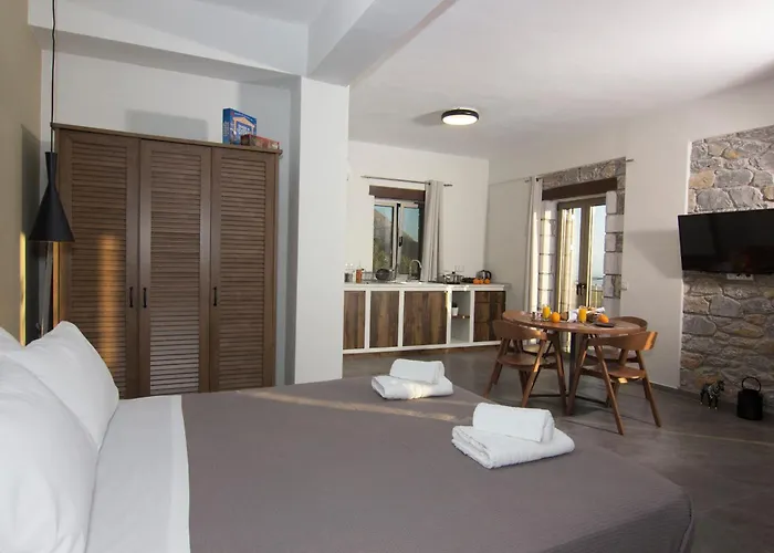 Lithorama Mani - First Floor